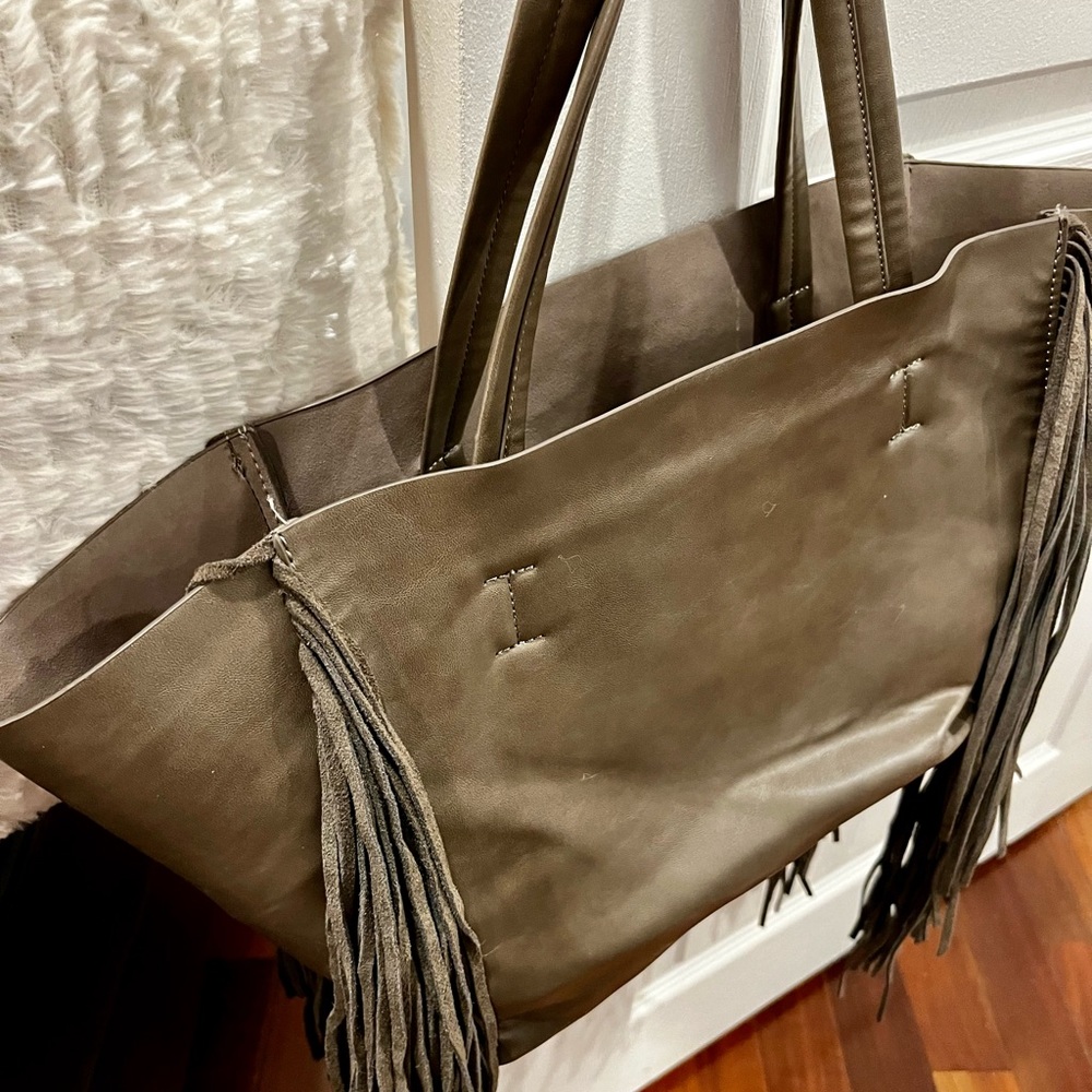 Fashionable handbag